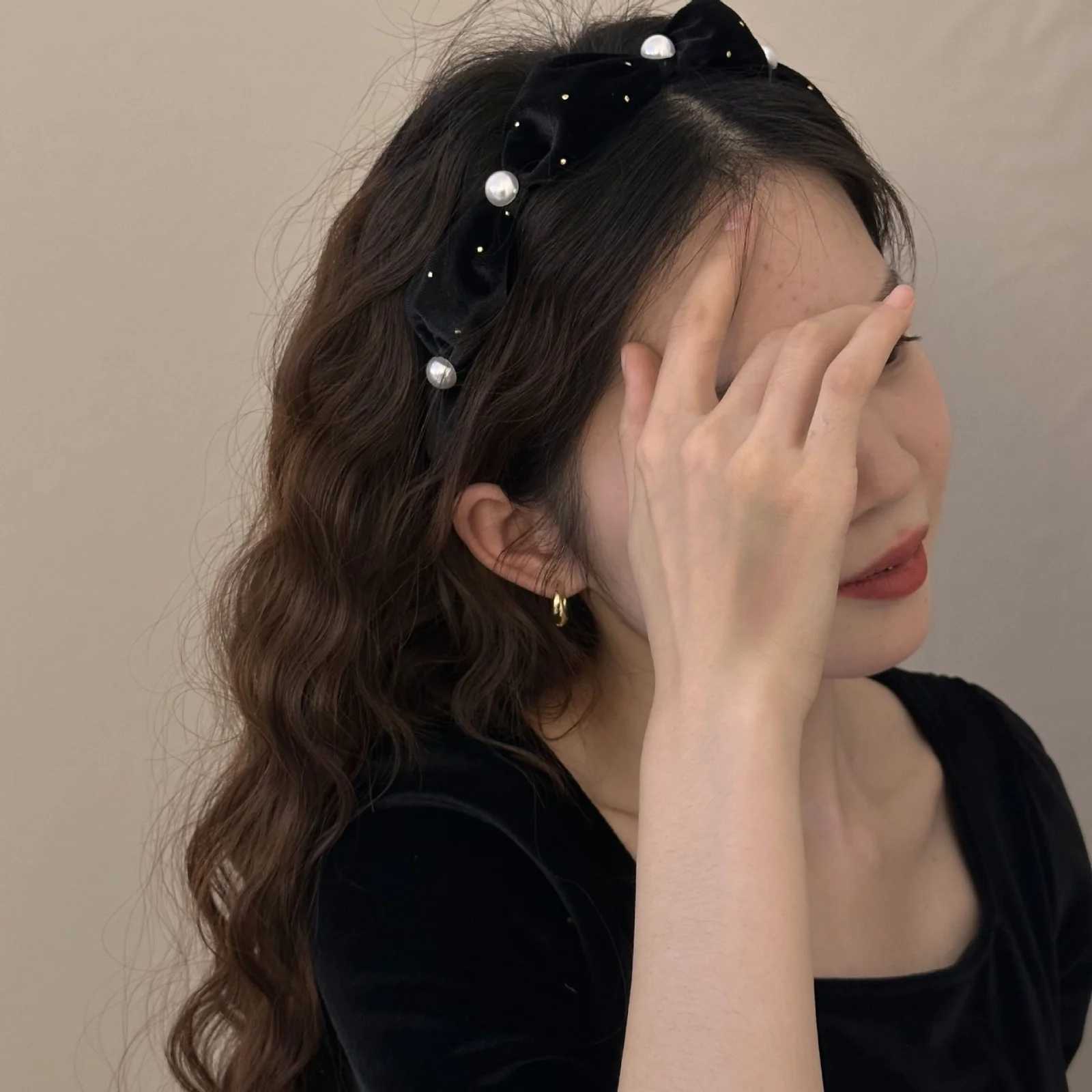 1Pc New Arrival Wide-Brim Pearl Velvet Headband Niche Non-Slip Hair Hoop for Elevating Crown Fashion Headband for Girls Wome H260319