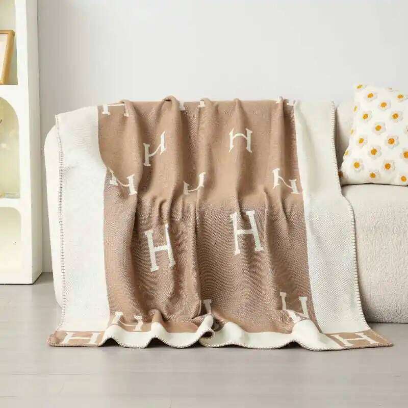 2026 new high-quality nap plush sofa cover office air conditioning blanket, aviation blanket 26H0319