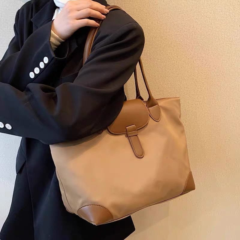 2026 Luxury Simple Large Capacity Nylon Cloth Bag New Solid Color Zipper Commuter Shoulder Crossbody Bag Portable Shopping Handbag Casual Student Bag 