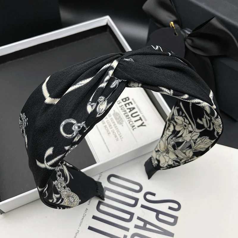 Black hairpin and hair hoop for women suitable for outdoor wear with a high crown and wide-edge hair pressing head hoop H260319