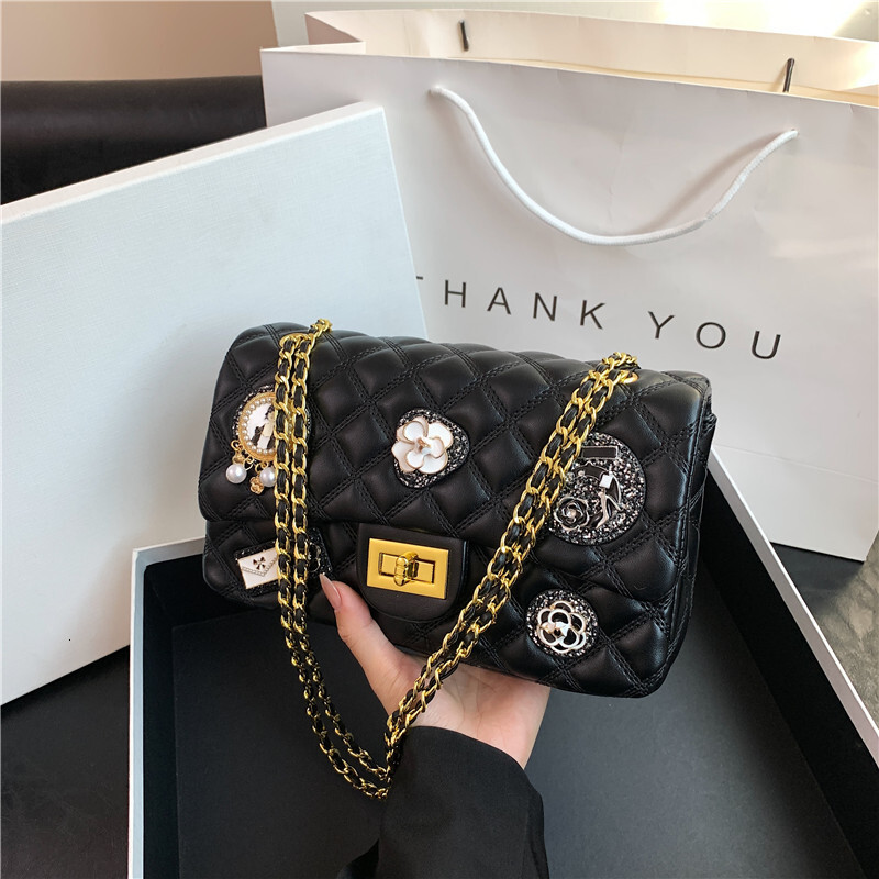 2026 Imitation Sheepskin Women's Handbag Luxury Fashion Large Capacity With Compartments Personalized Diamond Grid Badge Single Shoulder Crossbod