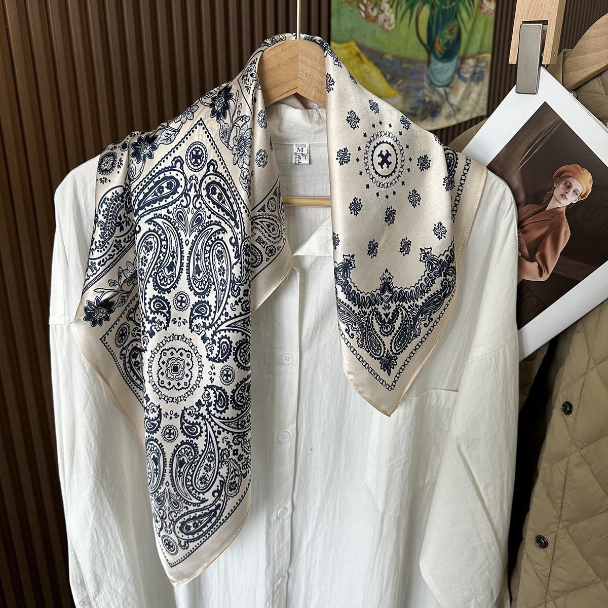 Spring new style ladies' blue and white porcelain color silk scarf, fashionable Chinese style, silk scarf in square shape, used for neck protecti