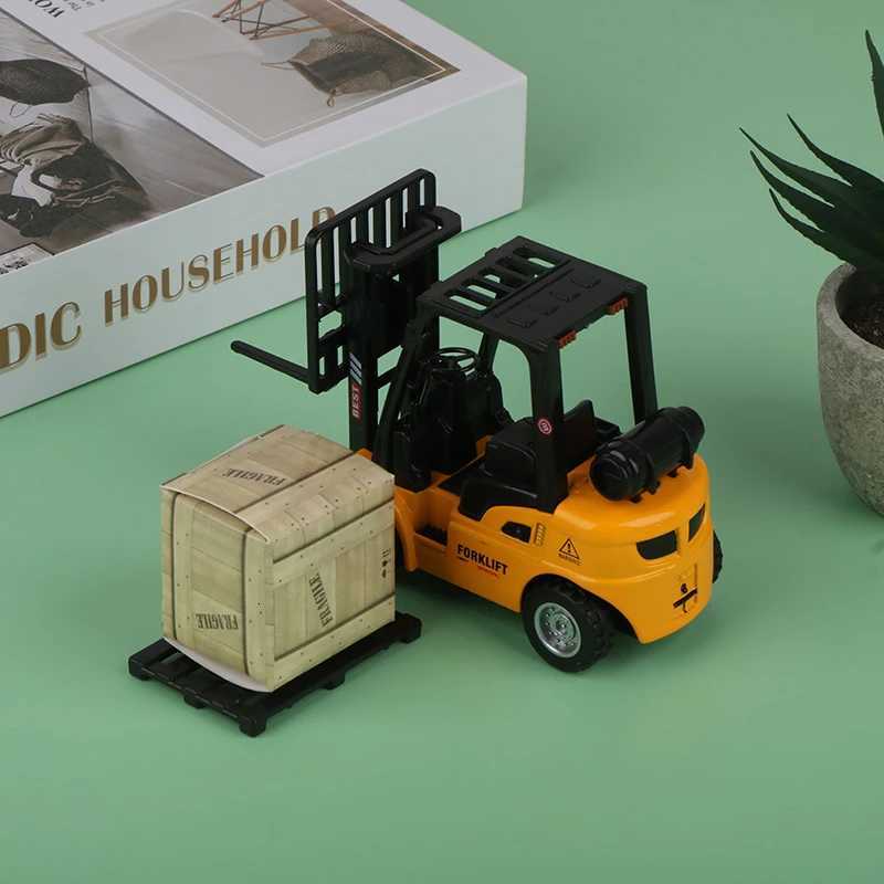 1Pc Hot Alloy Die-Cast Model Vehicle Construction Forklift Friction Toy Cargo Pallet Interactive Toy For Boys Girls Xmas Gift Y260319