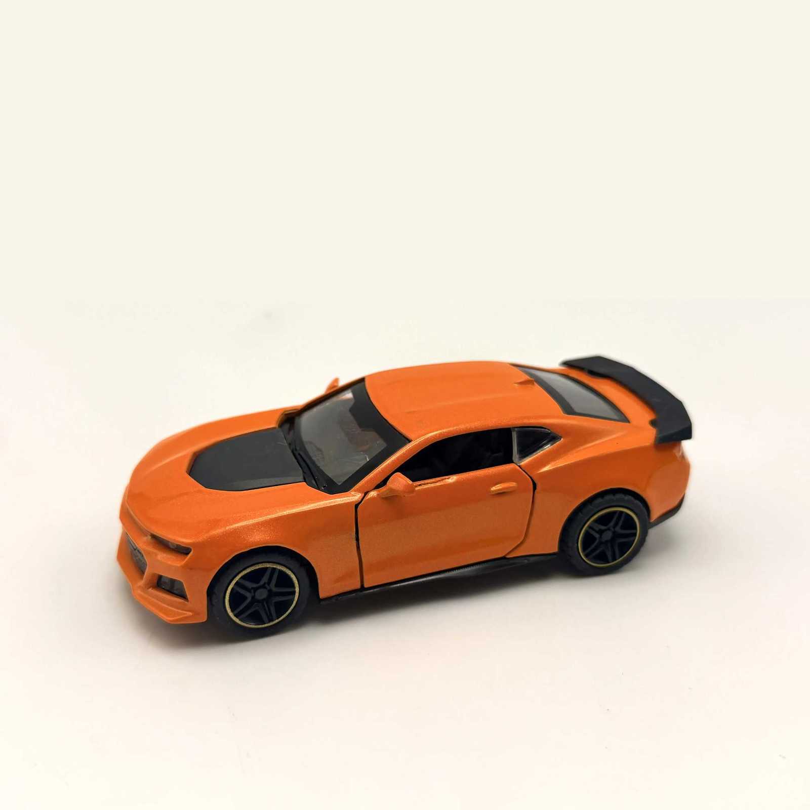 Die-Cast Alloy Racing Car Model Ideal Gift for Auto Enthusiasts Home Decor Accent Boys Room Decor Racing Style Model Y260319