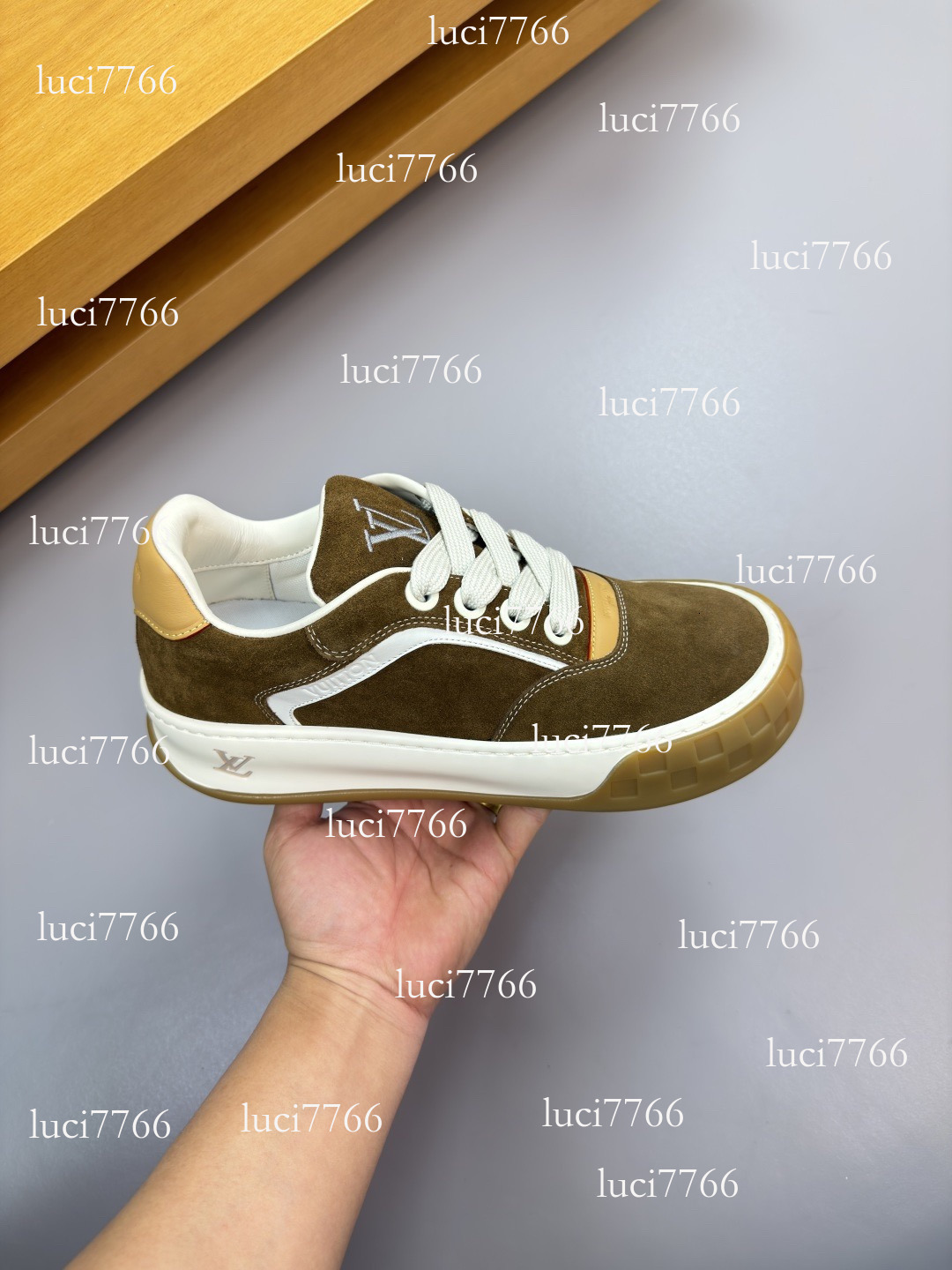 Tilted Sneakers Retro Mens Low Top Sports Shoes Embroidered Logo Suede Leather Upper Rubber Sole Fashion Outdoor Casual Shoes 26ss designer men woman 85