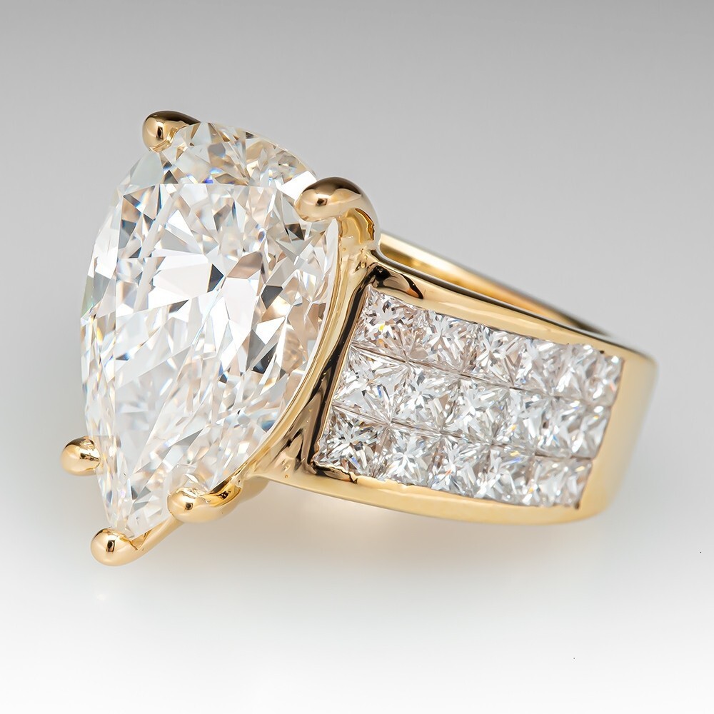 Women's Ring with a Teardrop-Shaped Zircon and Micro-Set Square Diamonds