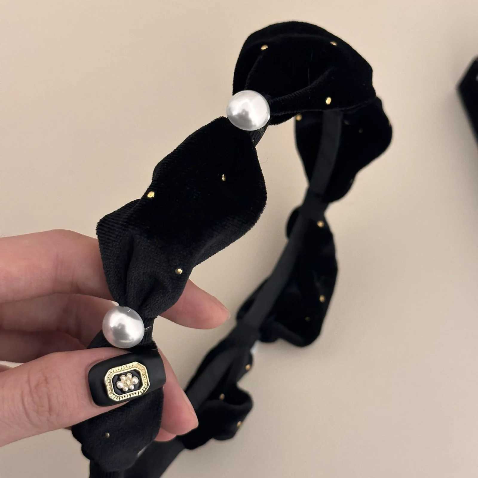 1Pc New Arrival Wide-Brim Pearl Velvet Headband Niche Non-Slip Hair Hoop for Elevating Crown Fashion Headband for Girls Wome H260319