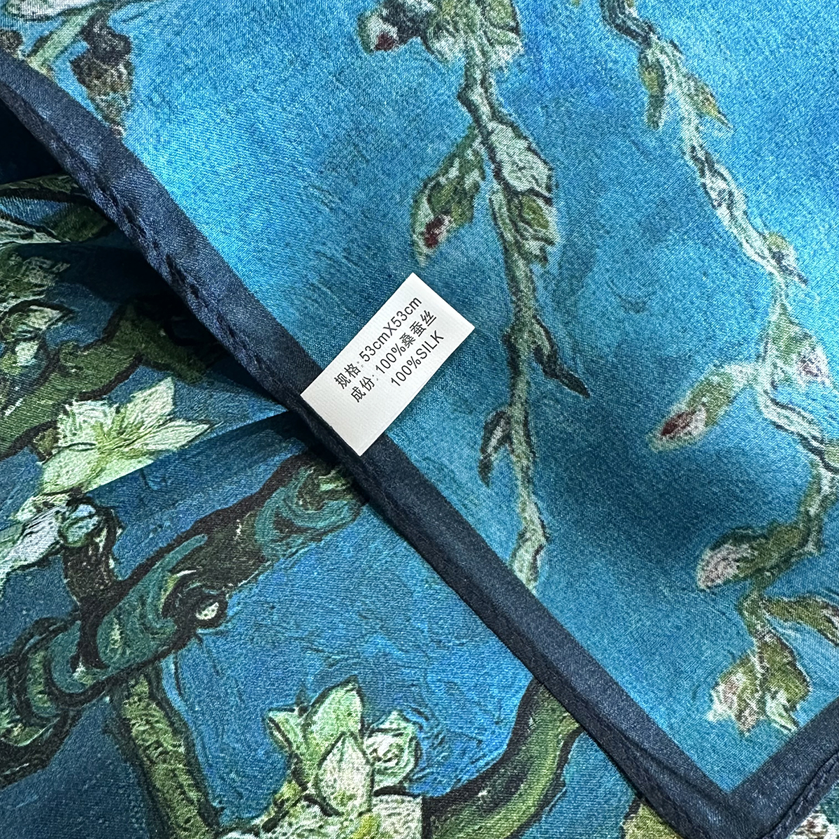 Green Chinese-style oil painting silk scarf for women, stylish and elegant neck support headband, small scarf, thin style mulberry silk scarf