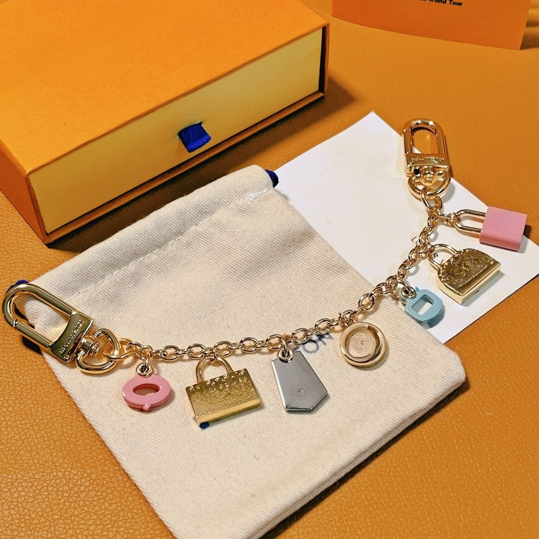 Designer Bag Charm Luxury Keychain Keying Bag Charms Letter Leather Pendant Fashion Bags Accessories Cartoon Key Chain