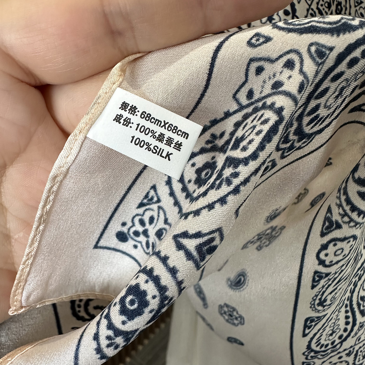 Spring new style ladies' blue and white porcelain color silk scarf, fashionable Chinese style, silk scarf in square shape, used for neck protecti