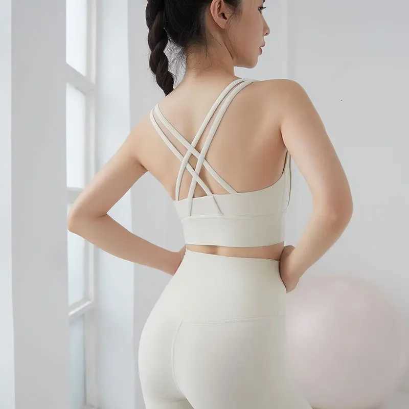 New Push Up Sports Bra Yoga Vest Cross Back Fitness Sexy Padded Top Gym Shock Absorbing Running Breathable Crop Top Sportswear Z20260319