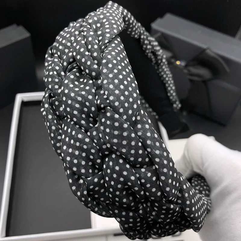 Temperament Spring/Summer New Style Hair Strap Womens Fashion High Headtop Wave Point Headpiece Show Face Small Shopping Press H260319