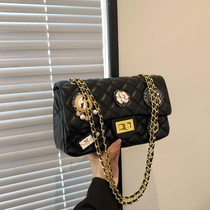 2026 Imitation Sheepskin Women's Handbag Luxury Fashion Large Capacity With Compartments Personalized Diamond Grid Badge Single Shoulder Crossbod