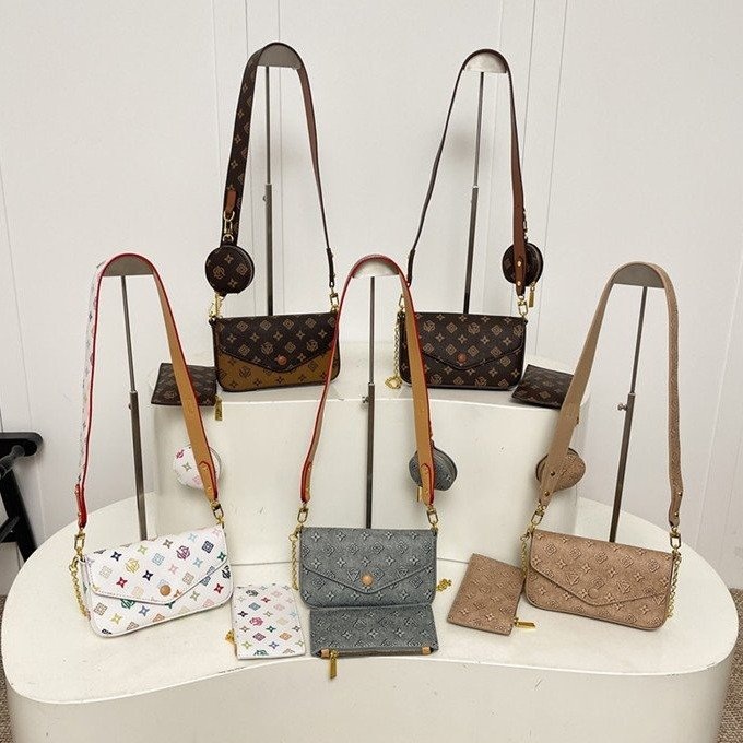 Chain-strap envelope shoulder bag with premium feel, new retro print crossbody bag, unique small square top-handle underarm bag, fashionable casual lu