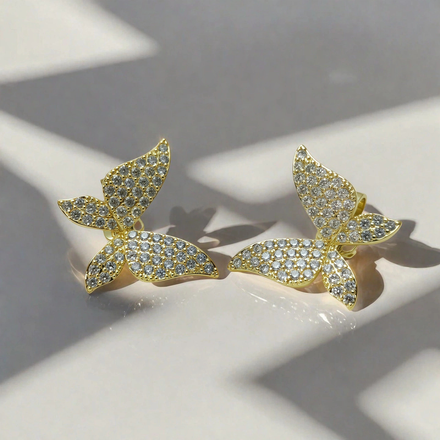 Luxury Earrings Jewerly Real Gold Plated Micro Inlaid Full Diamond Butterfly Clip For Women Super Shiny Unique Earrings Minimalist Ear Cuff Accessory 
