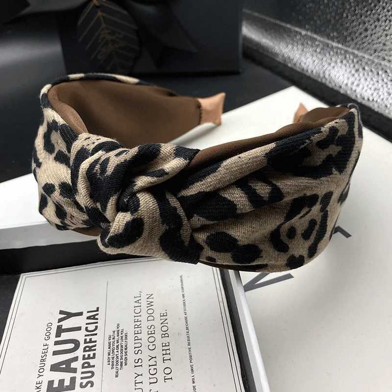 Leopard print style hair clip womens high skull top fashionable wide edge wash face headband temperament for going out H260319