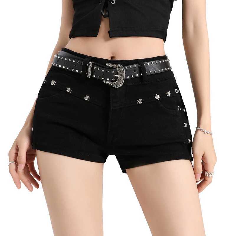 Womens Jeans Y2K Style American Vintage Black Denim Shorts High Waist Design Slim Fit Butt Hugging Hot Pants Trendy Jeans M260319