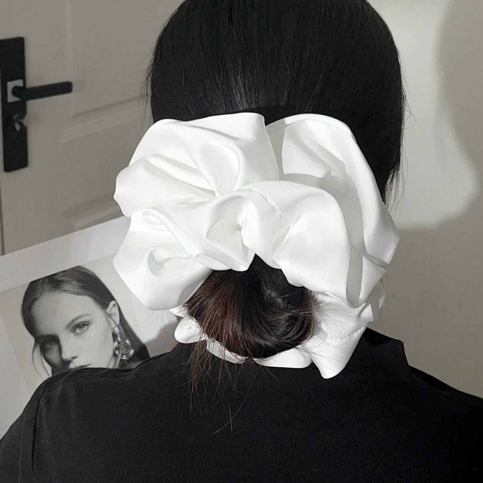 1pc White Faux Silk Super Large Fluffy High Elasticity Soft Smooth Texture Fashionable Casual Comfortable Wear All-Match Womens H260319