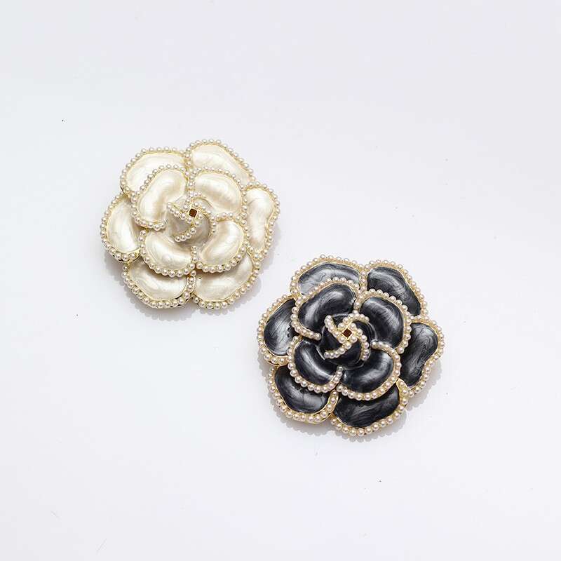 Brooch High End Brooch White Pearl Drip Oil Camellia Black Rose Retro Suit Large Sweater Brooch Accessory Designer Jewelry Bijoux Exquisite Fashion - view 4