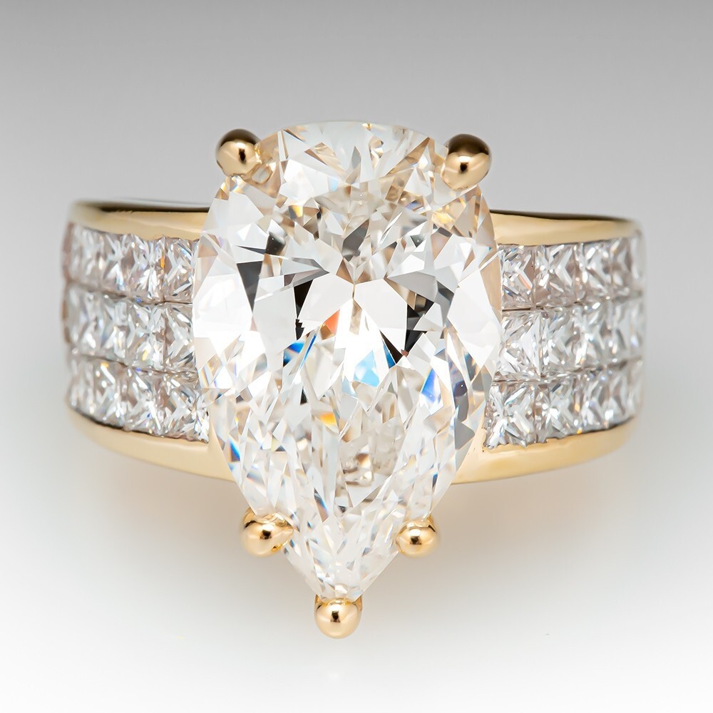 Women's Ring with a Teardrop-Shaped Zircon and Micro-Set Square Diamonds