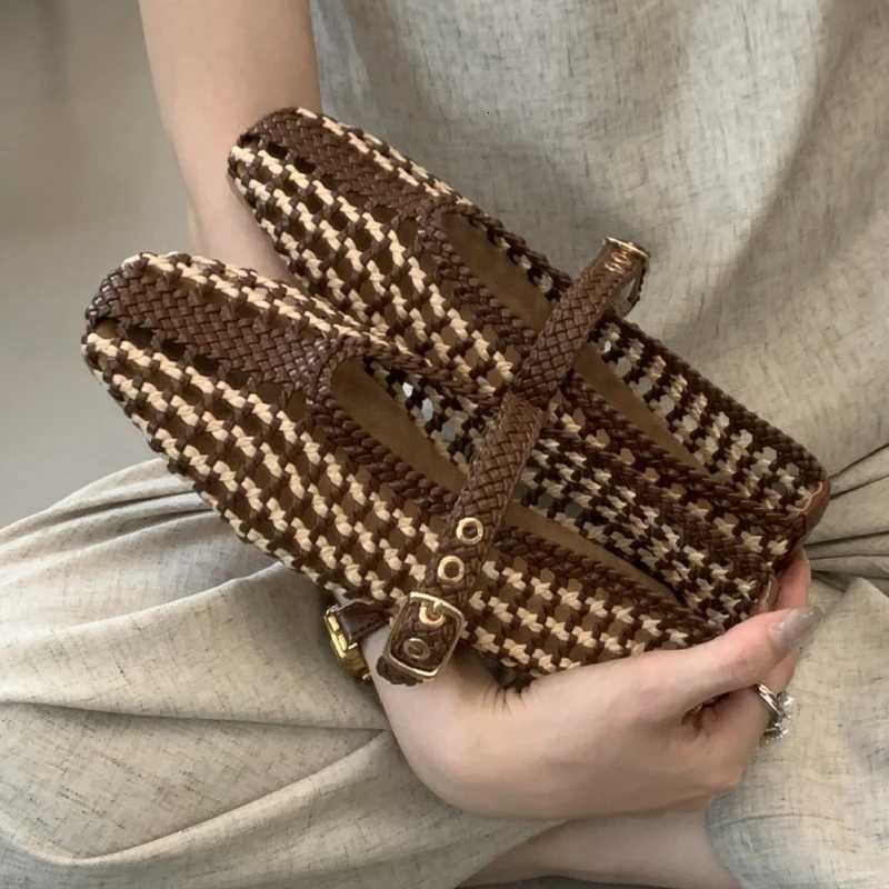 Retro Womens Mary Jane Shoes Exquisite Hollow Out Casual Shoes for Woman Summer New Flat Shoe Shoes Zapatos De Mujer Z260318