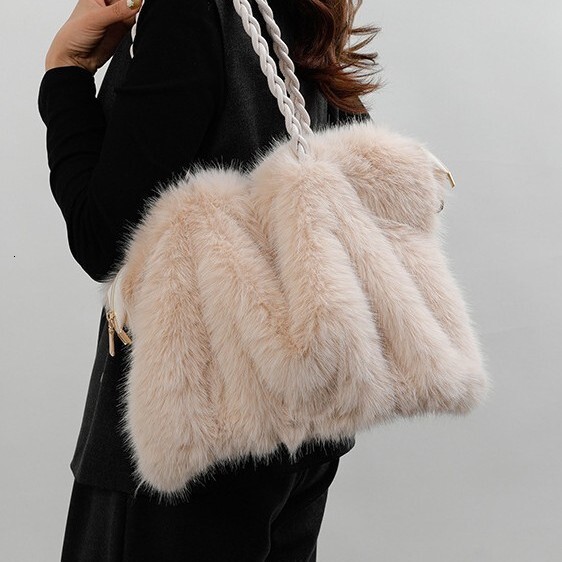 New Plush Bag for Women, High-End Fashion, Wrinkled Faux Fox Fur, Single Shoulder Crossbody Bag, Large Capacity Tote Furry Bag 8e6