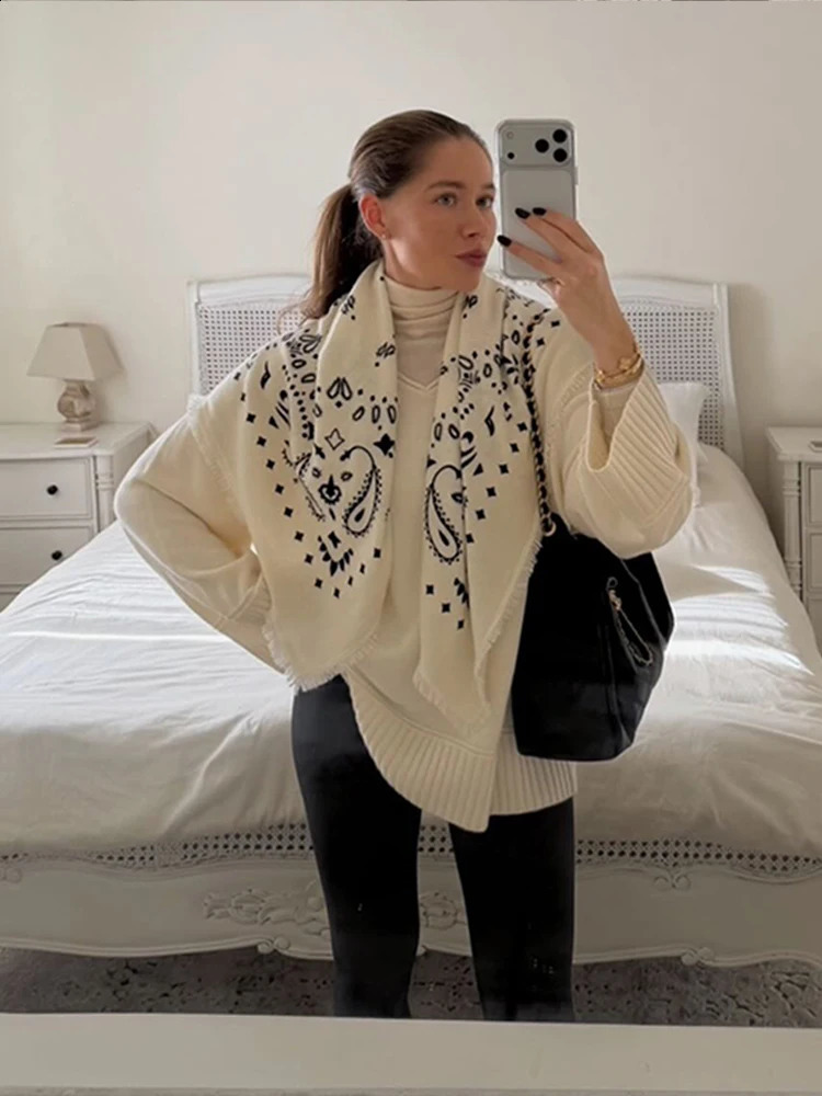 Paisley Print Fringed Bandana Scarf Jacquard Fringed Lightweight Knit 2026 Spring Elegant Women Accessory Chic Boho Lady Scarfs 260318