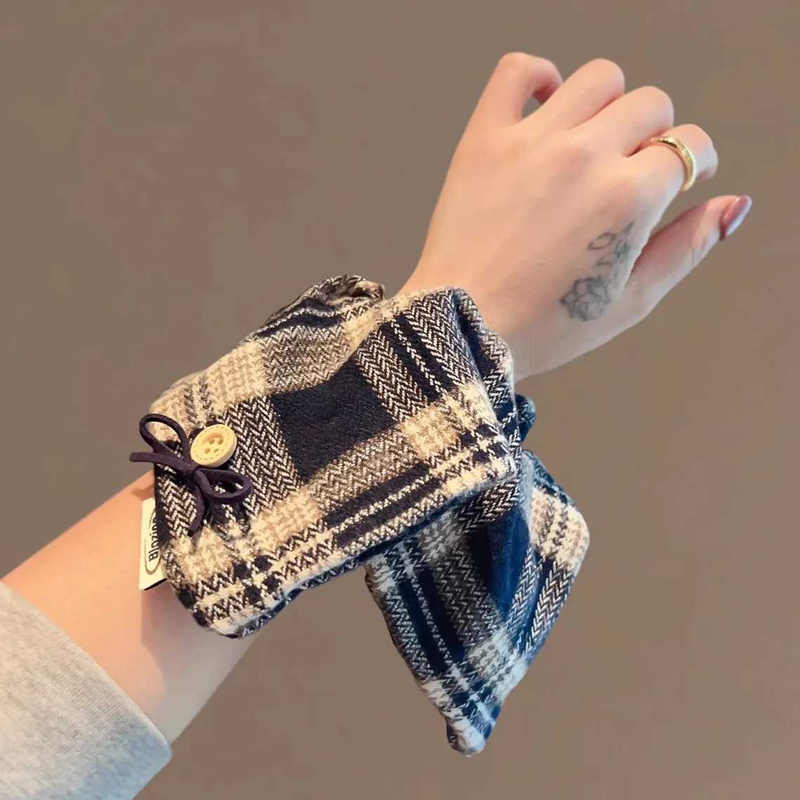 1PC Plaid Scrunchie With Button-Vintage Checkered Hair Tie For Women Autumn Winter Casual Fashion Accessory H260319