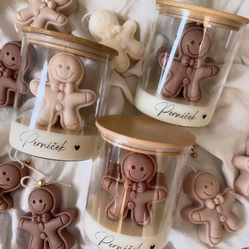 2pcs Christmas Gingerbread Man Cup Scented Candles Holiday Gifts Home Atmosphere Scented Candles Soybean Mixed Wax H260319