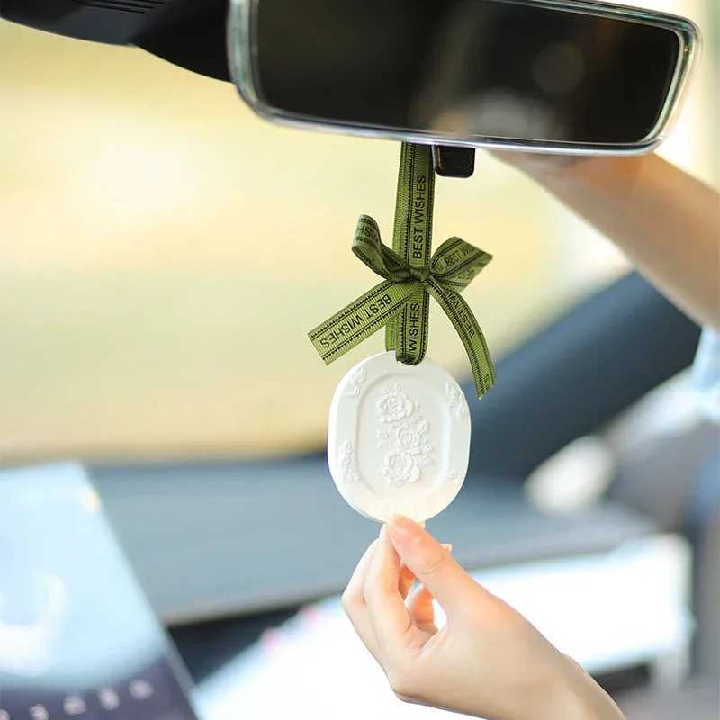 Car Solid Aroma Diffuser Best-selling Cars Gypsum Embossed Flower Fragrance Tablet Pendant Auto Interior Accessories H260319