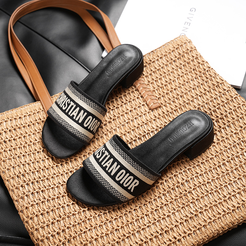 HZGUSIFU new Free delivery Slippers Fashionable and casual women's slippers comfortable flat bottomed sandals