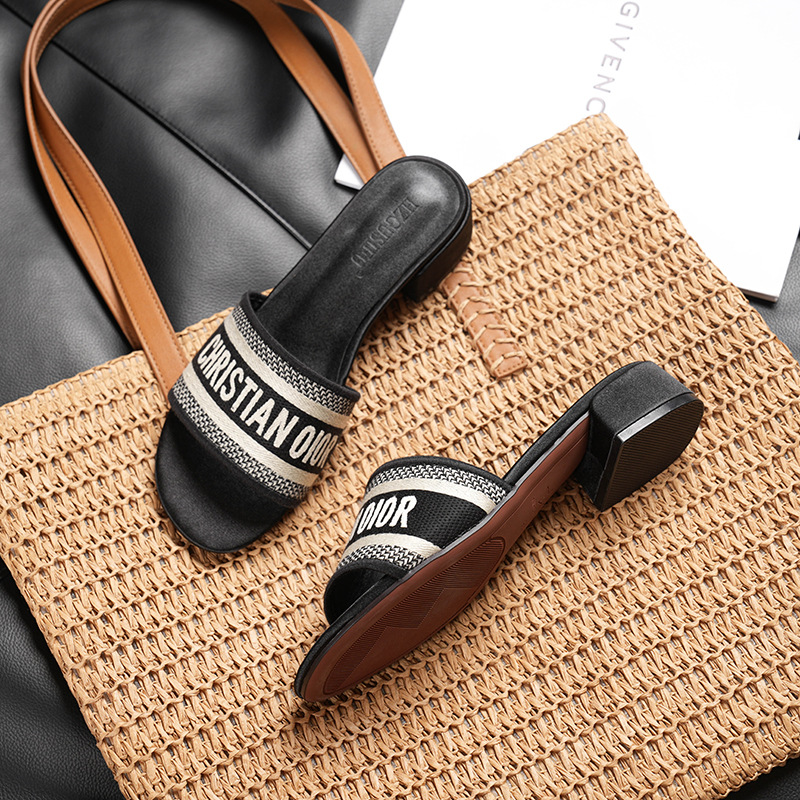 HZGUSIFU new Free delivery Slippers Fashionable and casual women's slippers comfortable flat bottomed sandals