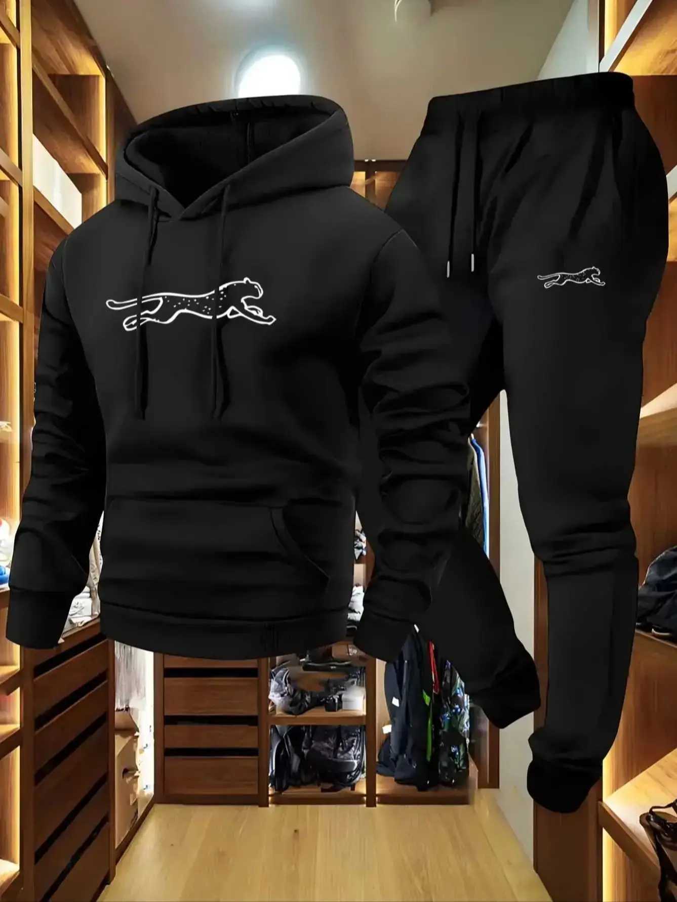 Mens hooded sweatshirt and sweatpants set casual long-sleeved printed hooded style comfortable pocket street style M260320