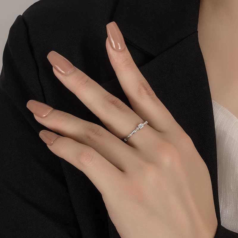 PERFANY 01CT Claw Moissanite Ring for Women S925 Pure Silver Stackable Simulation Diamond Engagement Exquisite Jewelry H260320 - view 3