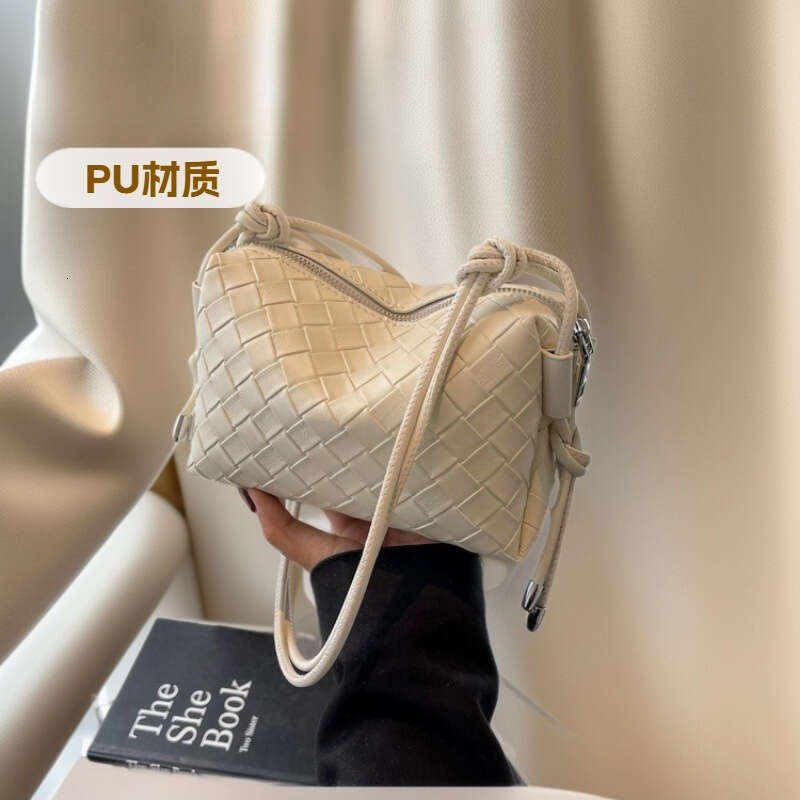 New niche woven for women, popular versatile crossbody soft quilted shoulder underarm bag, cross-border bag