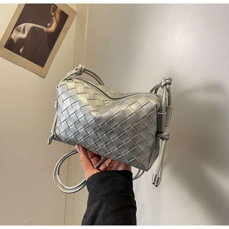 New niche woven for women, popular versatile crossbody soft quilted shoulder underarm bag, cross-border bag