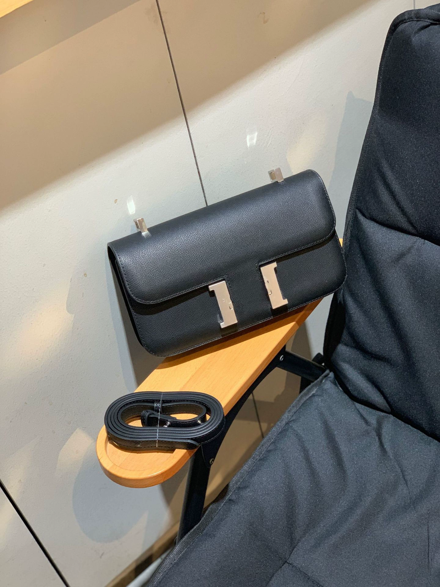 Designer Bag 2026 Luxury Bag Palm Pattern Handbag New Cover Silver Lock Handbag Versatile Handbag Makeup Bag Casual Fashion Handbags Shoulder Bag