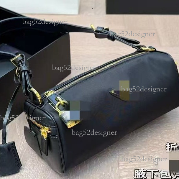 Designer Luxury bag P Women S Metal Logo Clutch Shoulder Bag