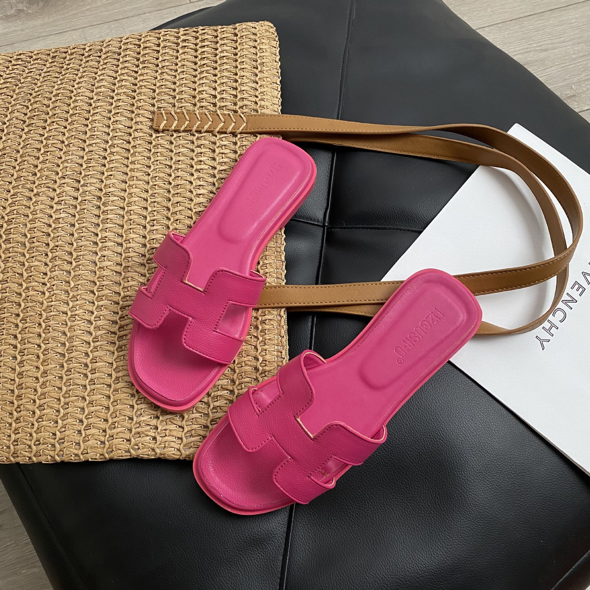 HZGUSIFU hot Free delivery Slippers Simple and casual women's slippers with a high-end feel worn in a single line outside