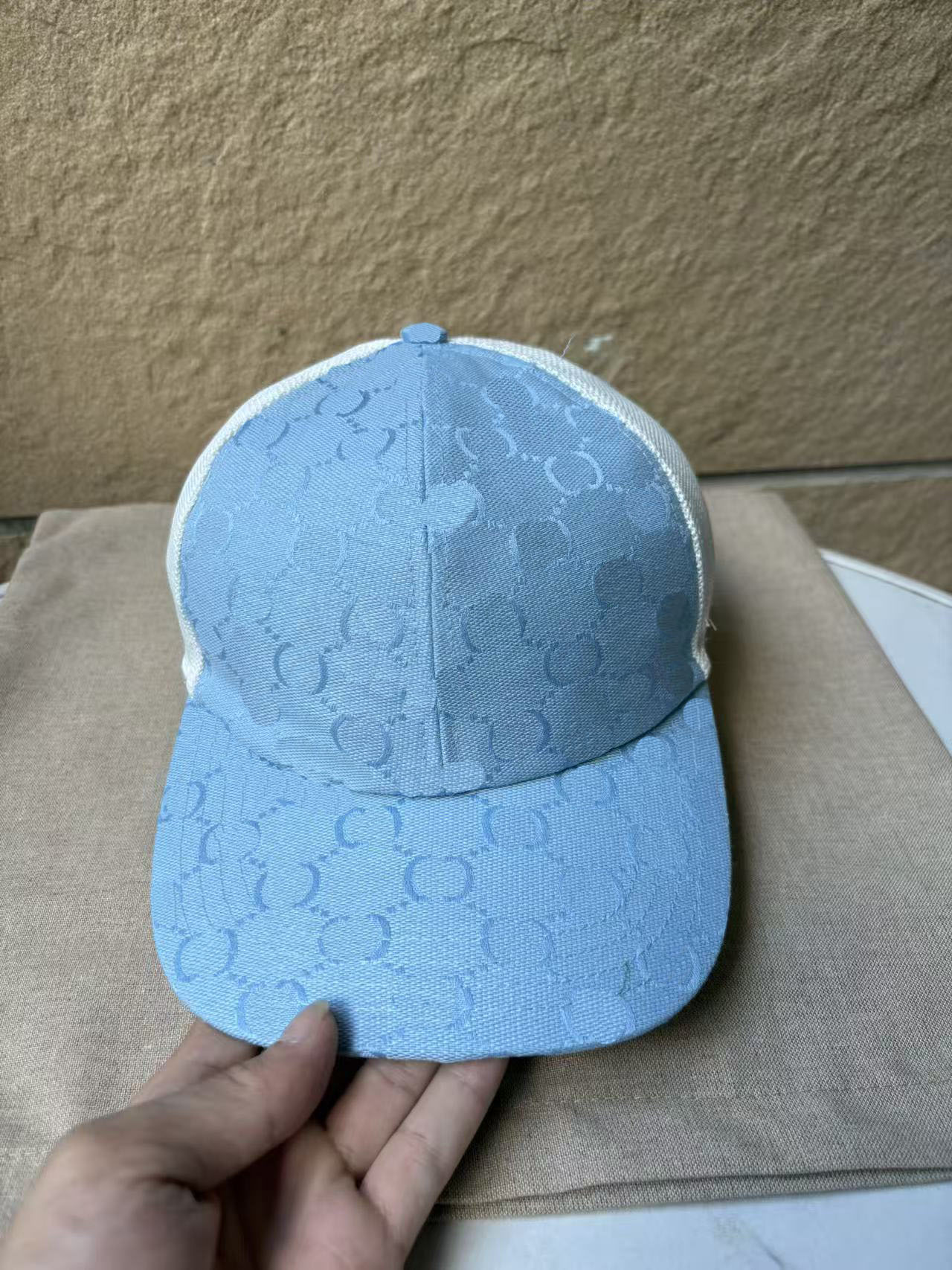 2026 Designer baseball cap Fashion Women's baseball cap Solid color letter tongue cap Side label sporty temperament couple leisure travel visor 881cc