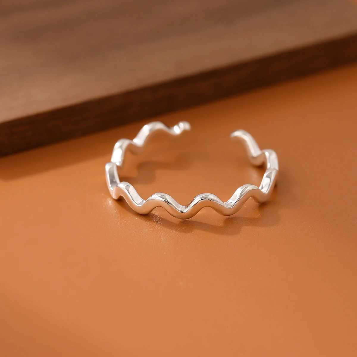 Anelli Di Apertura Semplici Con Onda Liscia In Argento Sterling 925 Linea Intre…