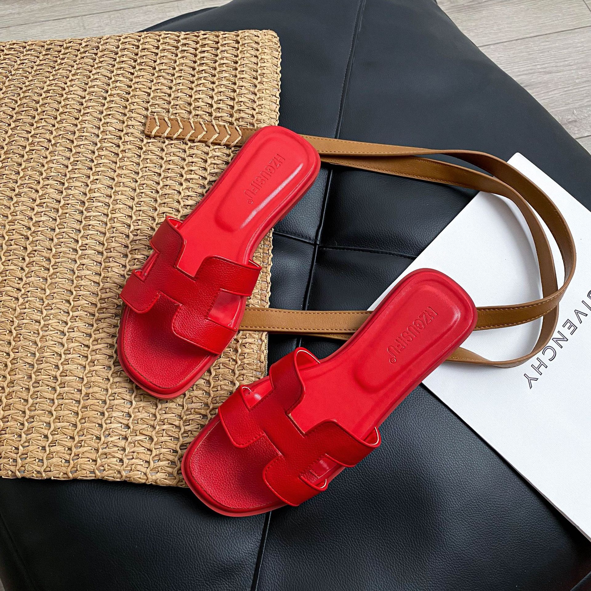 HZGUSIFU hot Free delivery Slippers Simple and casual women's slippers with a high-end feel worn in a single line outside