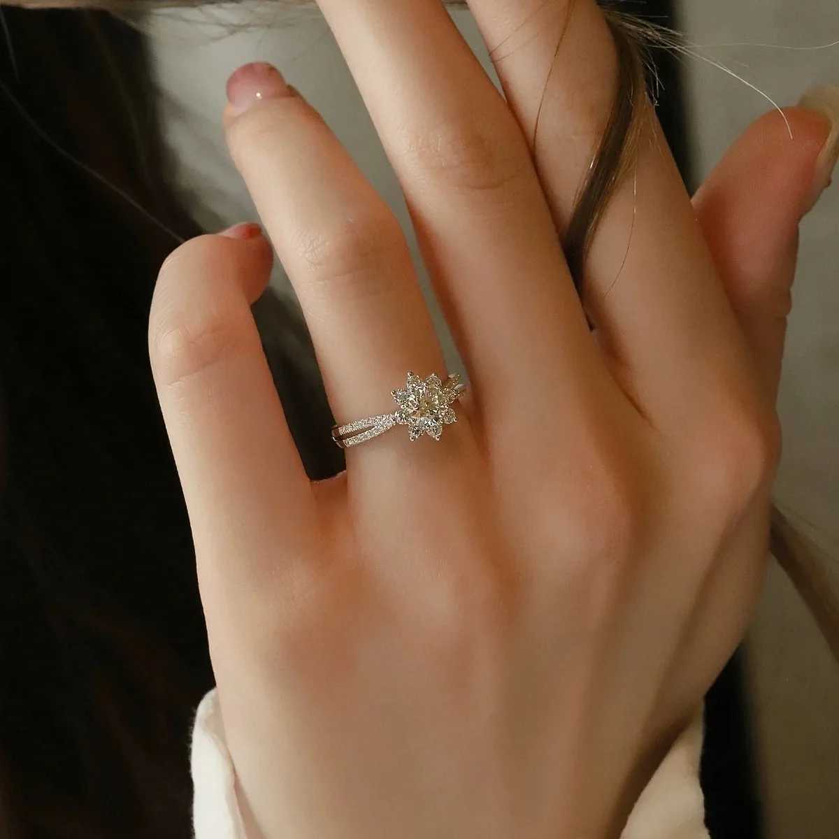 Womens Sunflower Ring PT950 Platinum 05CT Moissanite Light Warmth Symbol Eternal Love Vitality Daily Gift H260320 - view 4