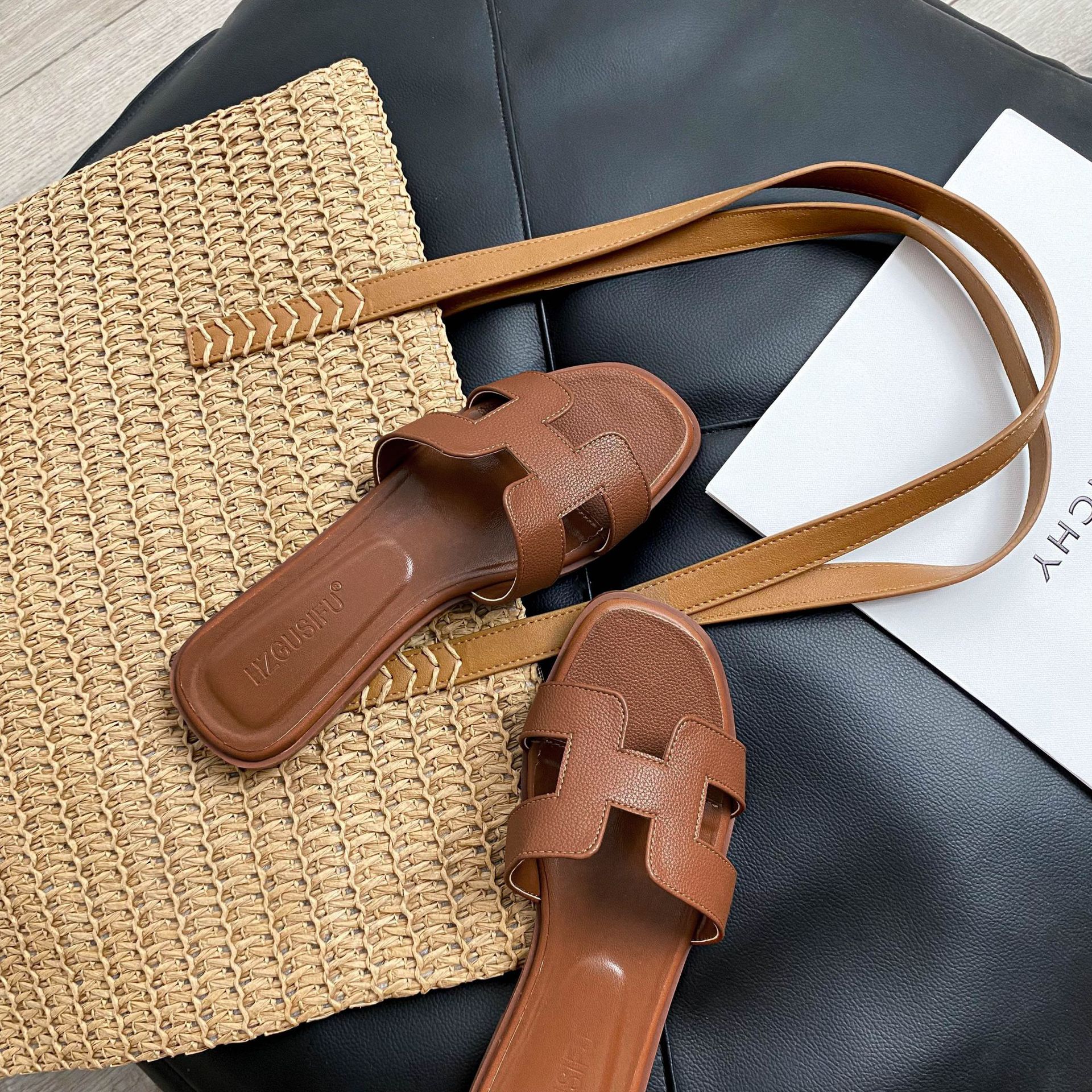 HZGUSIFU hot Free delivery Slippers Simple and casual women's slippers with a high-end feel worn in a single line outside