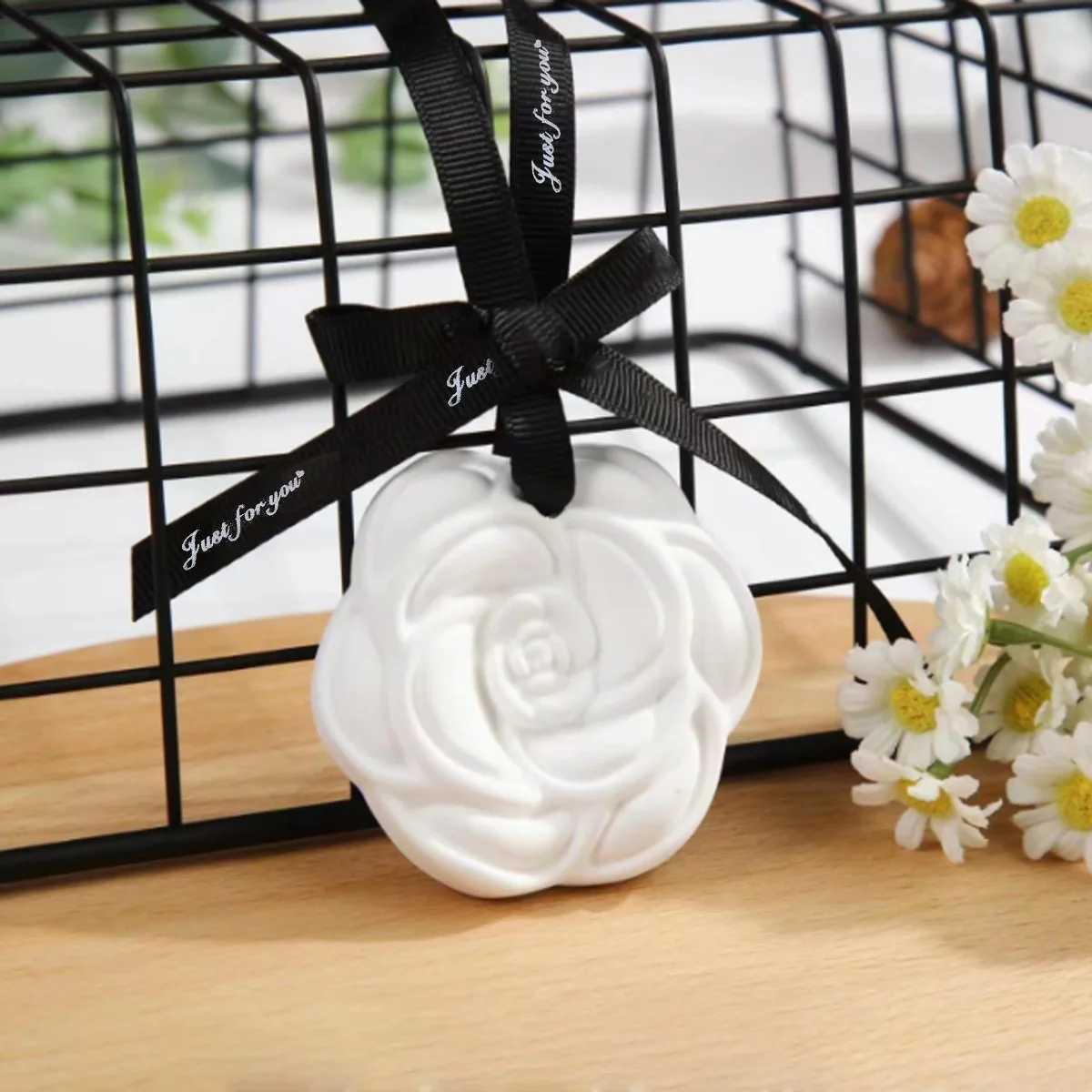 Indoor ceramic stone fragrance diffuser hanging for home use solid light car aromatherapy camellia pendant decoration H260319