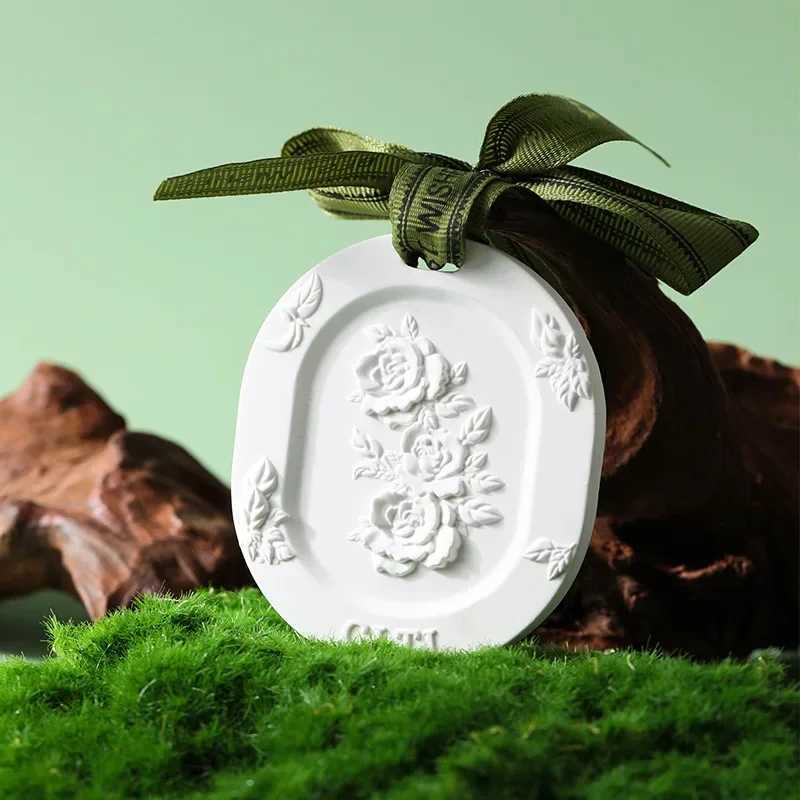 Lasting Aroma Aromatherapy Light Luxury Ancient Home Perfume Diffuser Gypsum Embossed Fragrance Tablet Car Fragrance Pendant H260319