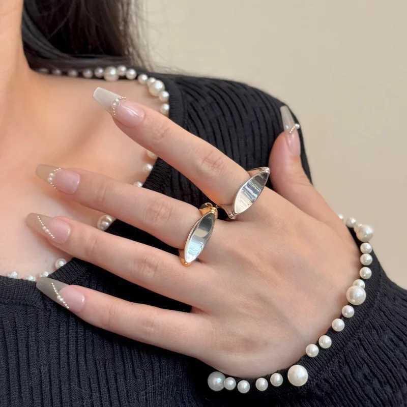 Retro Smooth Wide Ring Minimalist Luxury Textured Irregular Metal Rings Fashion Jewelry H260320 - view 4
