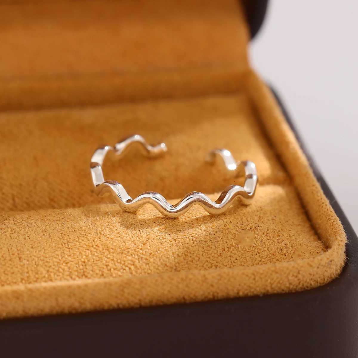 Fashion Twisted Line 925 Sterling Silver Smooth Wave Simple Opening Rings H260320 - view 5