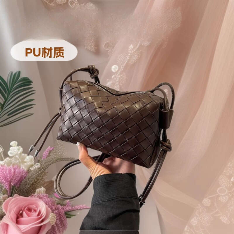 New niche woven for women, popular versatile crossbody soft quilted shoulder underarm bag, cross-border bag