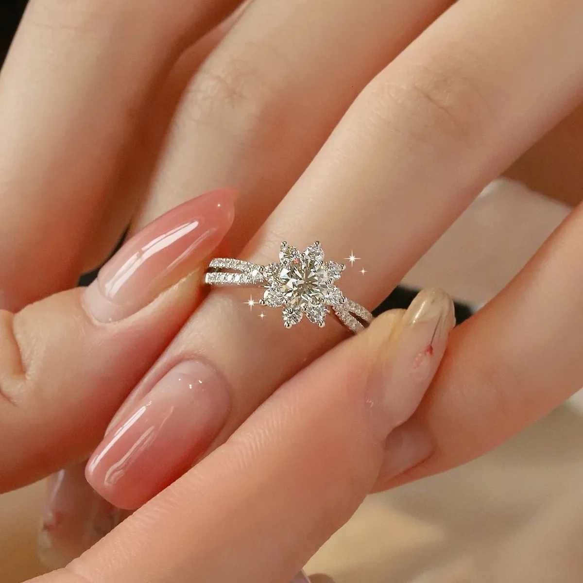 Womens Sunflower Ring PT950 Platinum 05CT Moissanite Light Warmth Symbol Eternal Love Vitality Daily Gift H260320 - view 5